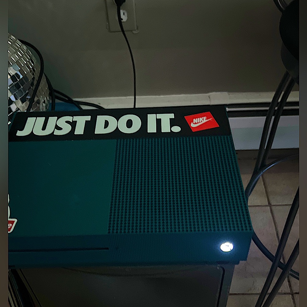 Xbox one s gears of war edition blue 1 TB (NO CONTROLLER)